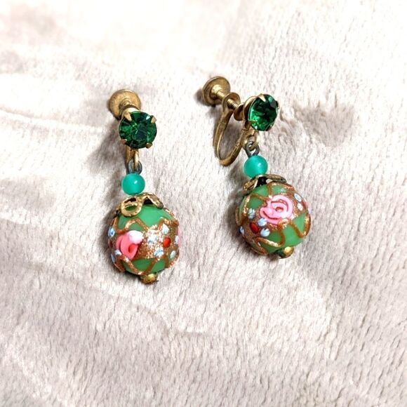 Vintage 1920's Hand Painted Green Glass Bead Screw Back Earrings - Picture 3 of 9